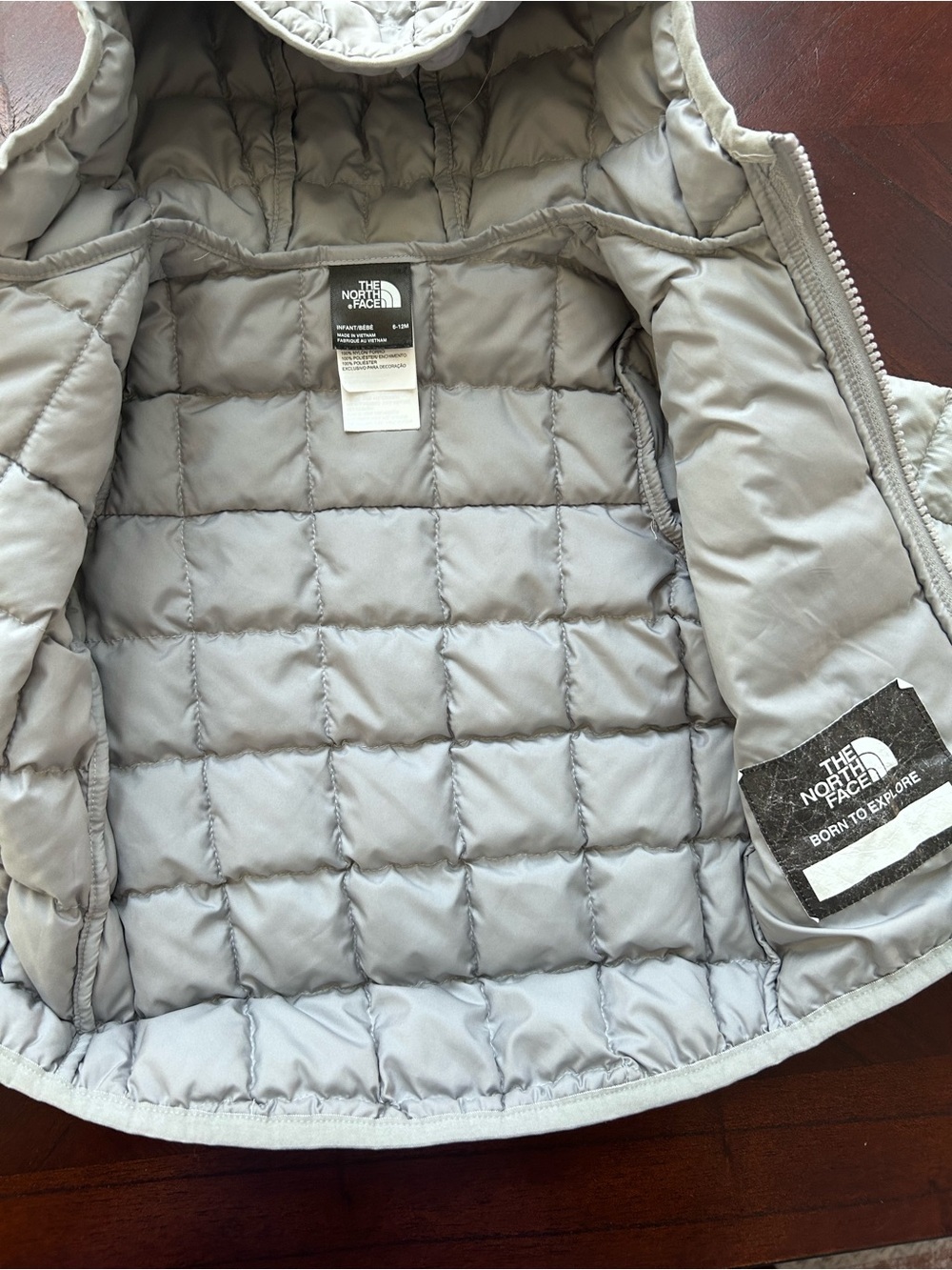 The North Face Kids Light Gray Quilted Hooded Jacket size 6-12M - Picture 5 of 8
